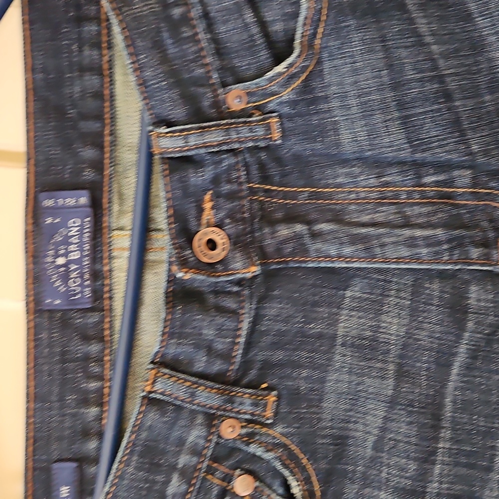 Men's Lucky Brand athletic fit 32x30 jeans worn once